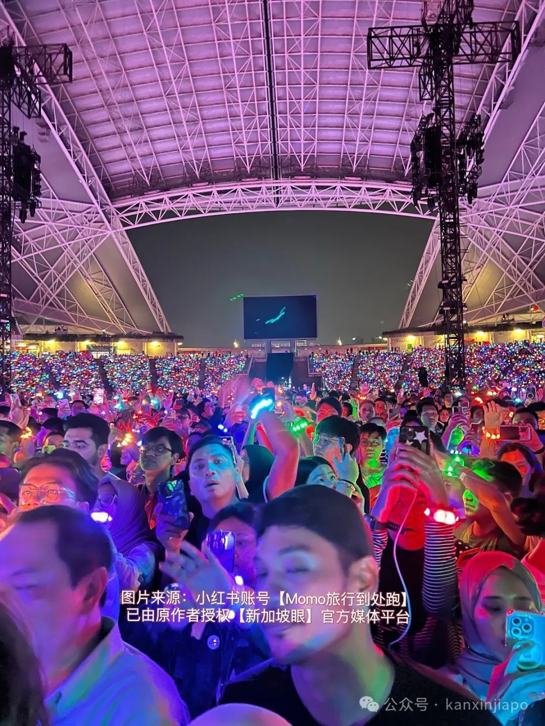 粉丝排队12小时进场！Coldplay新加坡演唱会首日爆火