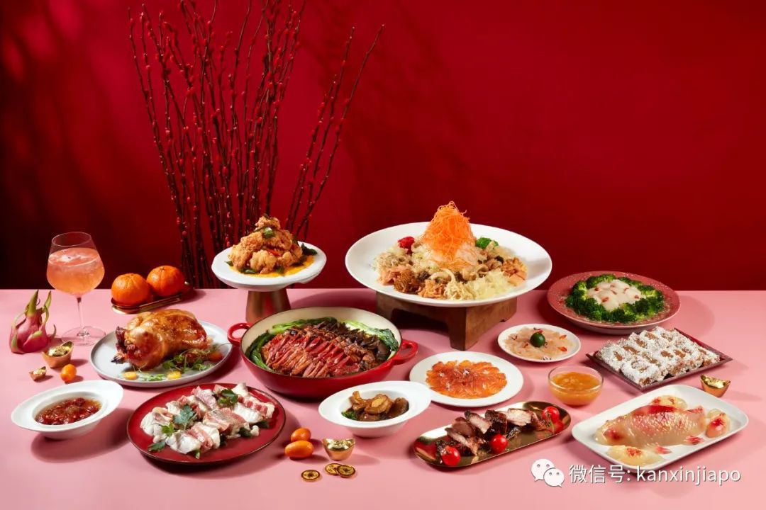 新加坡年夜饭除了必备盆菜，烤肉、火锅、自助餐也能有满满年味
