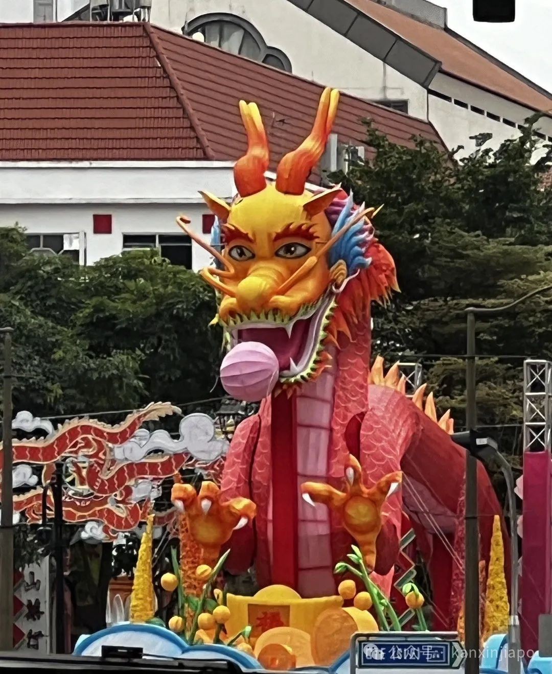 新加坡“含龙量”飙升,滨海湾巨龙霸气威武,全岛年味浓浓
