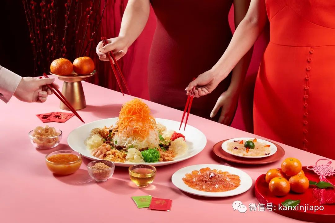 新加坡年夜饭除了必备盆菜，烤肉、火锅、自助餐也能有满满年味