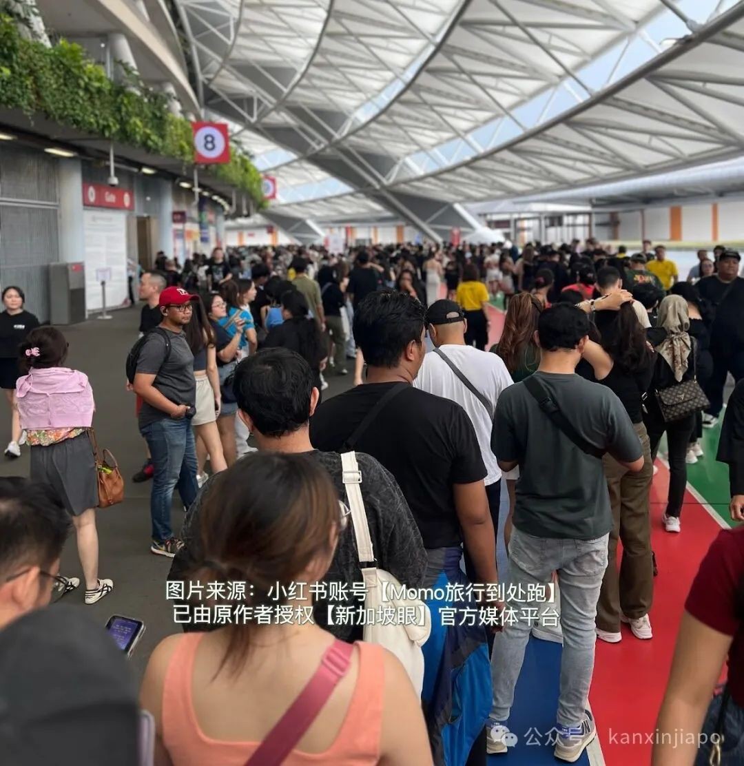 粉丝排队12小时进场！Coldplay新加坡演唱会首日爆火