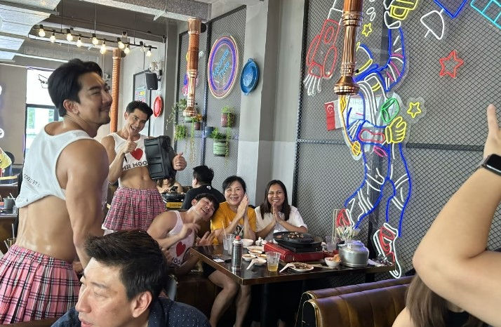 泰卷了！泰国政府发文要求餐厅学习“海底捞”？！