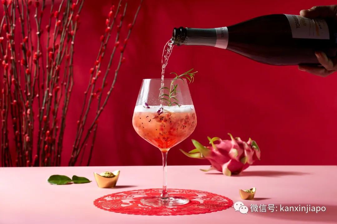 新加坡年夜饭除了必备盆菜，烤肉、火锅、自助餐也能有满满年味