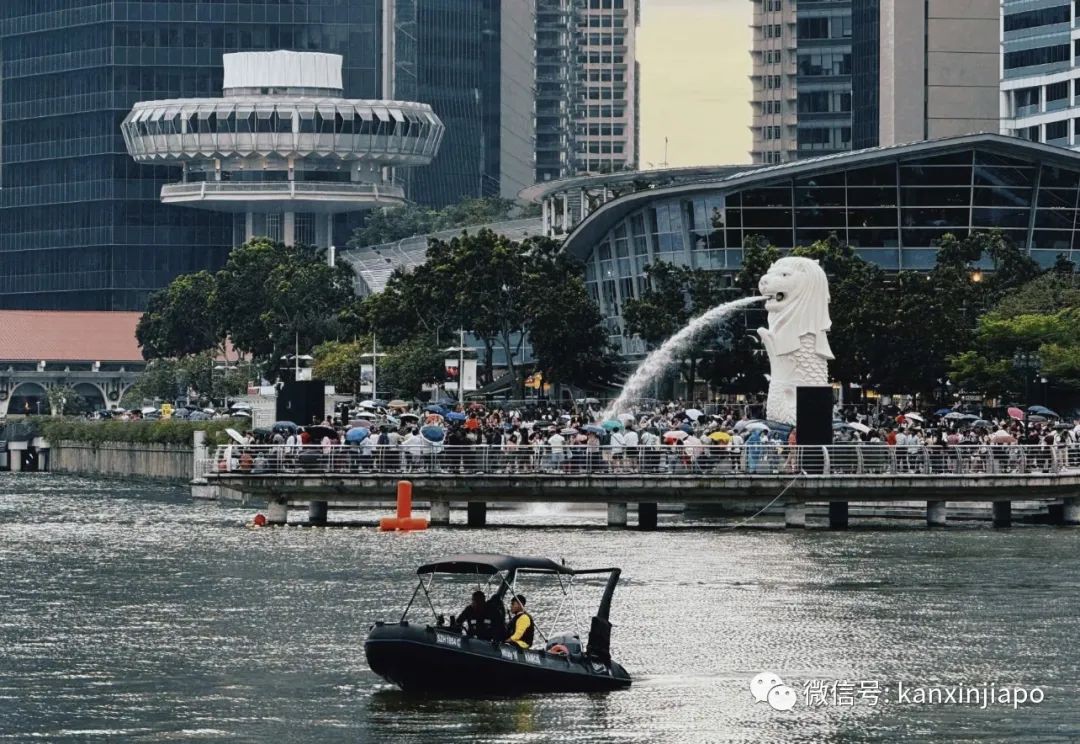 新加坡滨海湾狂欢跨年挤爆了,9个地点紧急临时关闭!烟花秀现场倒数,2024年来了~