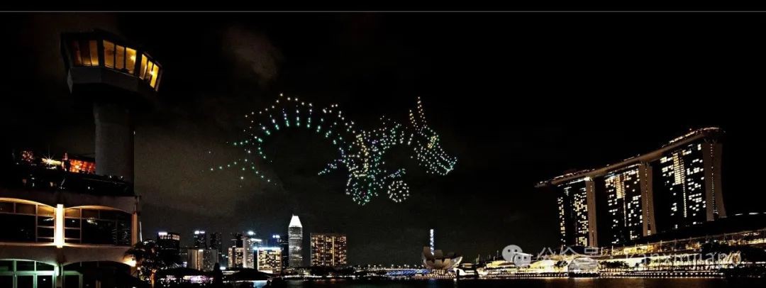 新加坡滨海湾上空“龙腾”奇观，金沙万人争睹无人机表演盛况