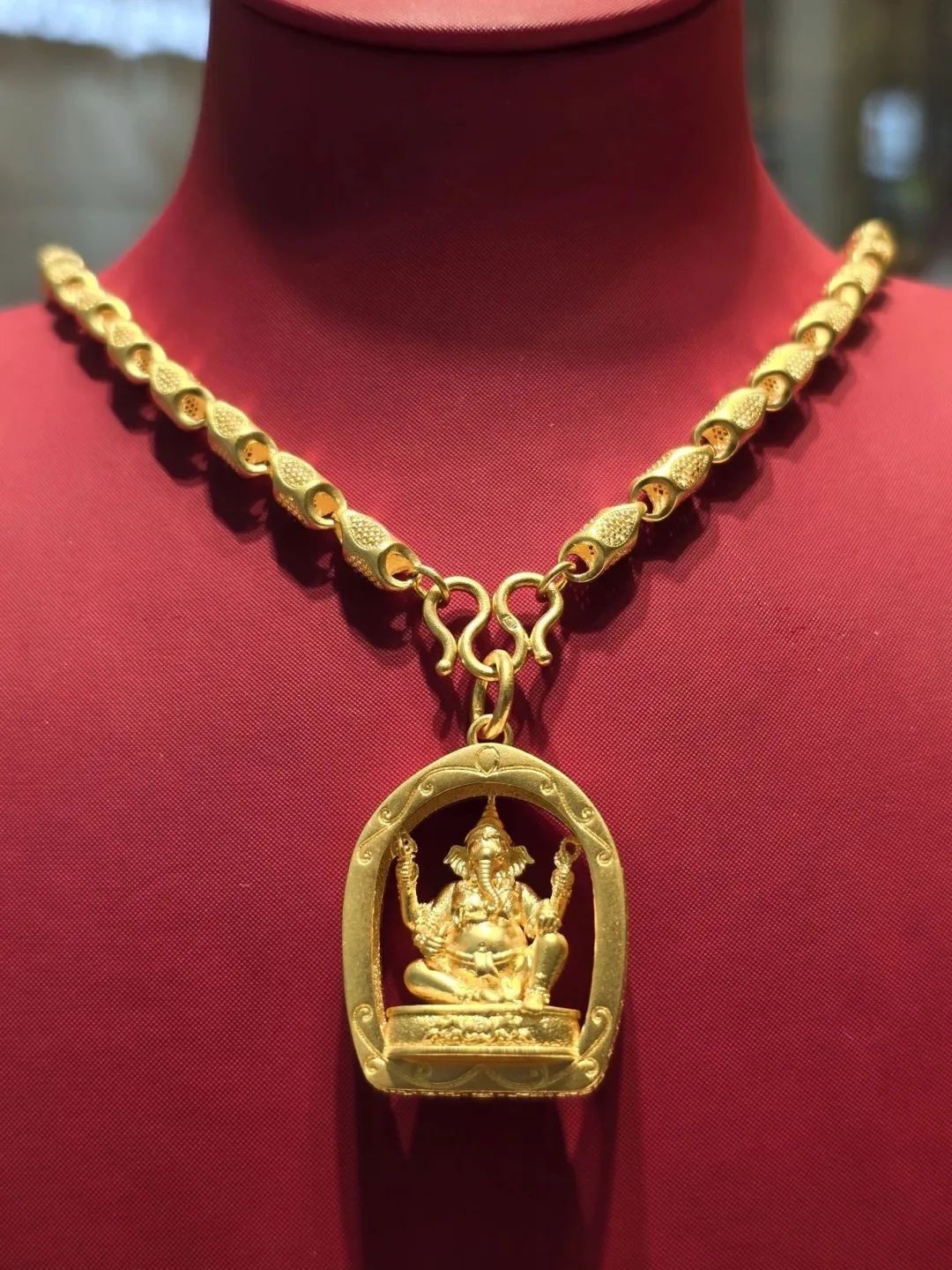 泰国人，为啥买黄金这么疯？