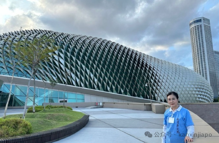 汪明荃罗家英打卡新加坡肉骨茶,四年前许愿在“大榴莲”表演终如愿