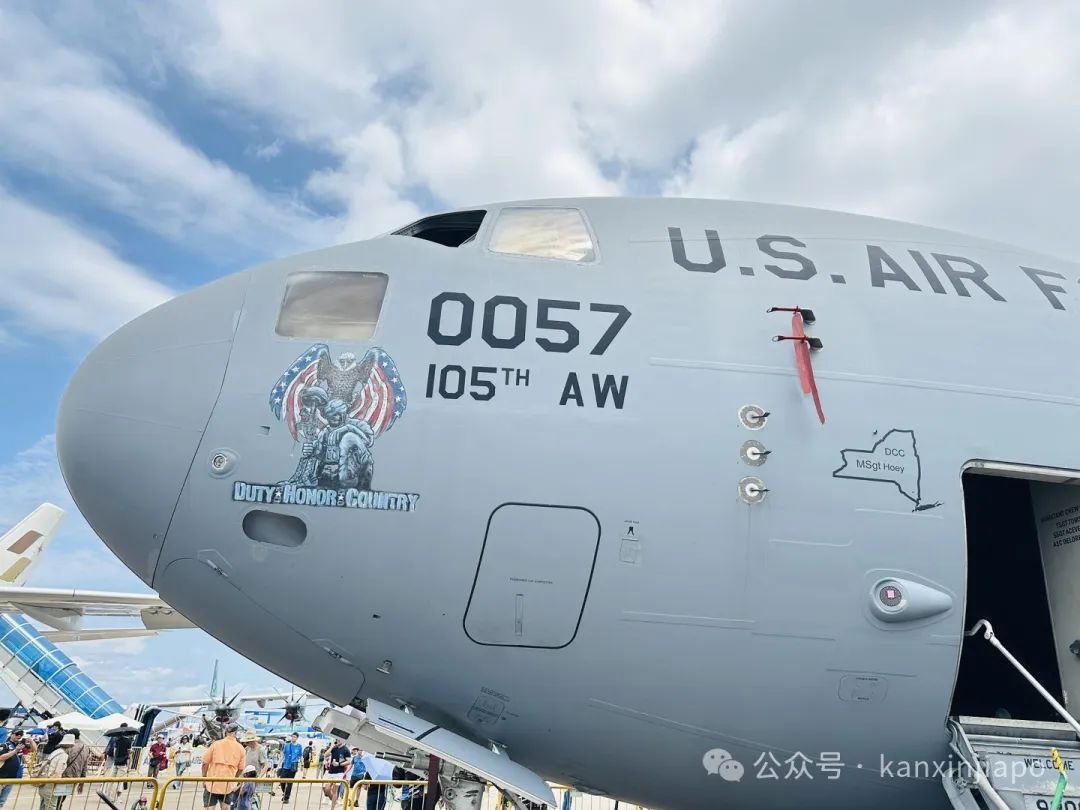 实拍！新加坡航空展上多国空军玩命演出，还偶遇了国防部长