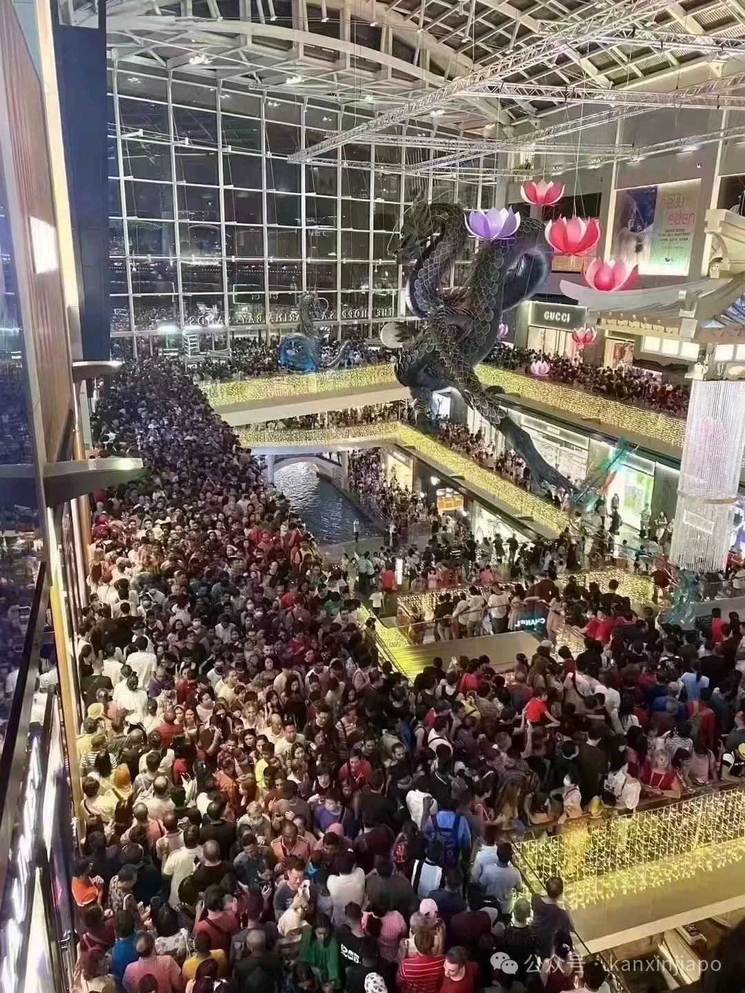 春节挤爆金沙的，主要是新加坡本地人，而不是免签来的中国游客