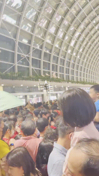 春节挤爆金沙的，主要是新加坡本地人，而不是免签来的中国游客