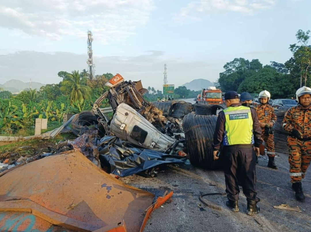 马来西亚发生恐怖七车连环撞，两司机当场夹毙身亡！