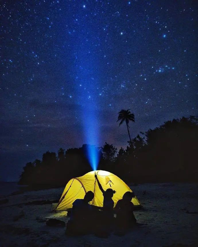 巴厘岛露营，在浪漫海滩、茂密森林、连绵山景、云海日出里“沦陷”
