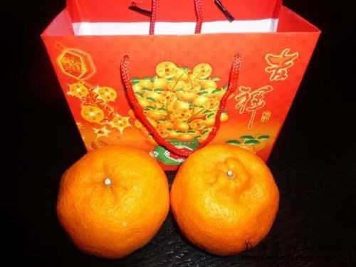 不需要果篮、礼盒，在新加坡拜年居然只需要带两粒橘子！