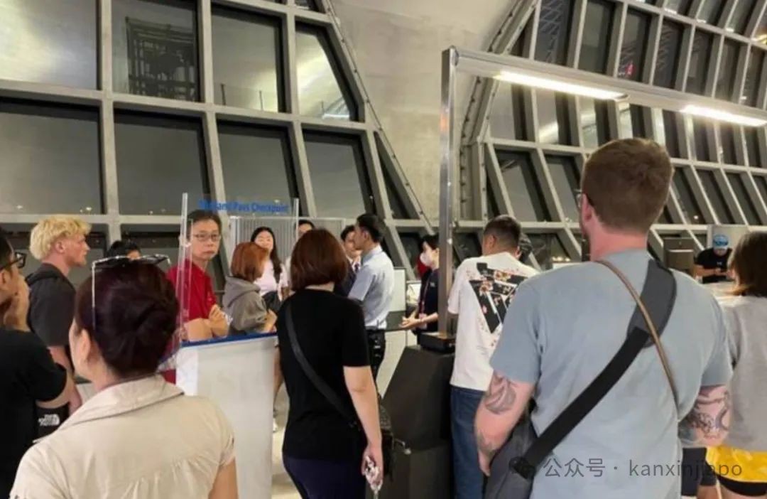 飞往新加坡航班被取消，161名乘客滞留机场超24小时！官方说法来了