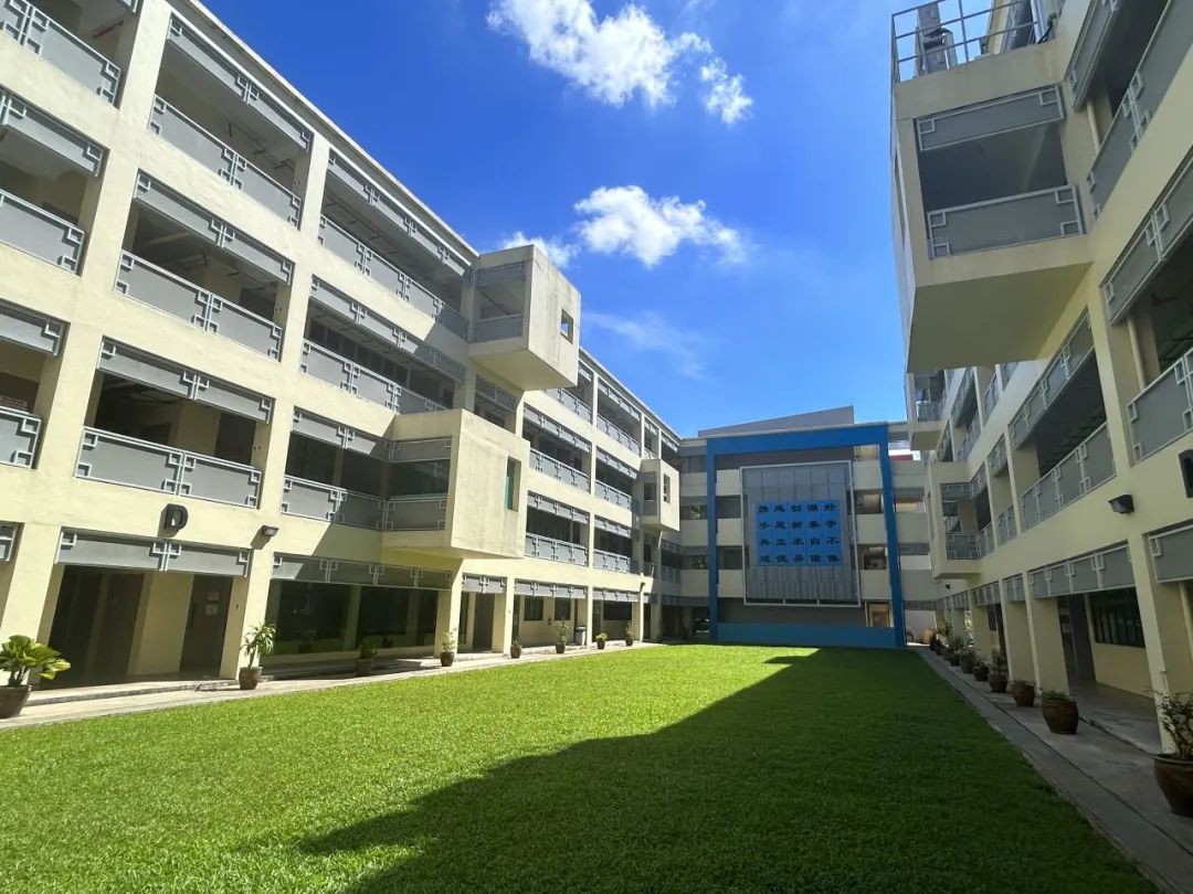 参观了新加坡四所中学的开放日，体会到了什么是让“每个