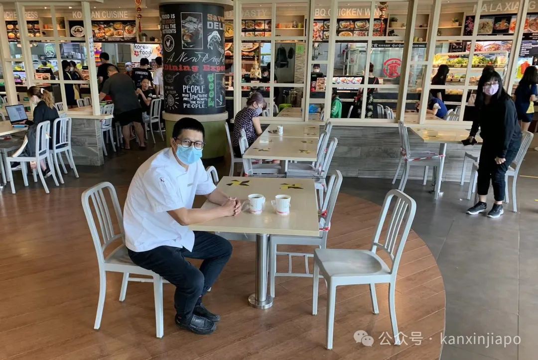 50岁放弃体制内“铁饭碗”，到新加坡改行做包子