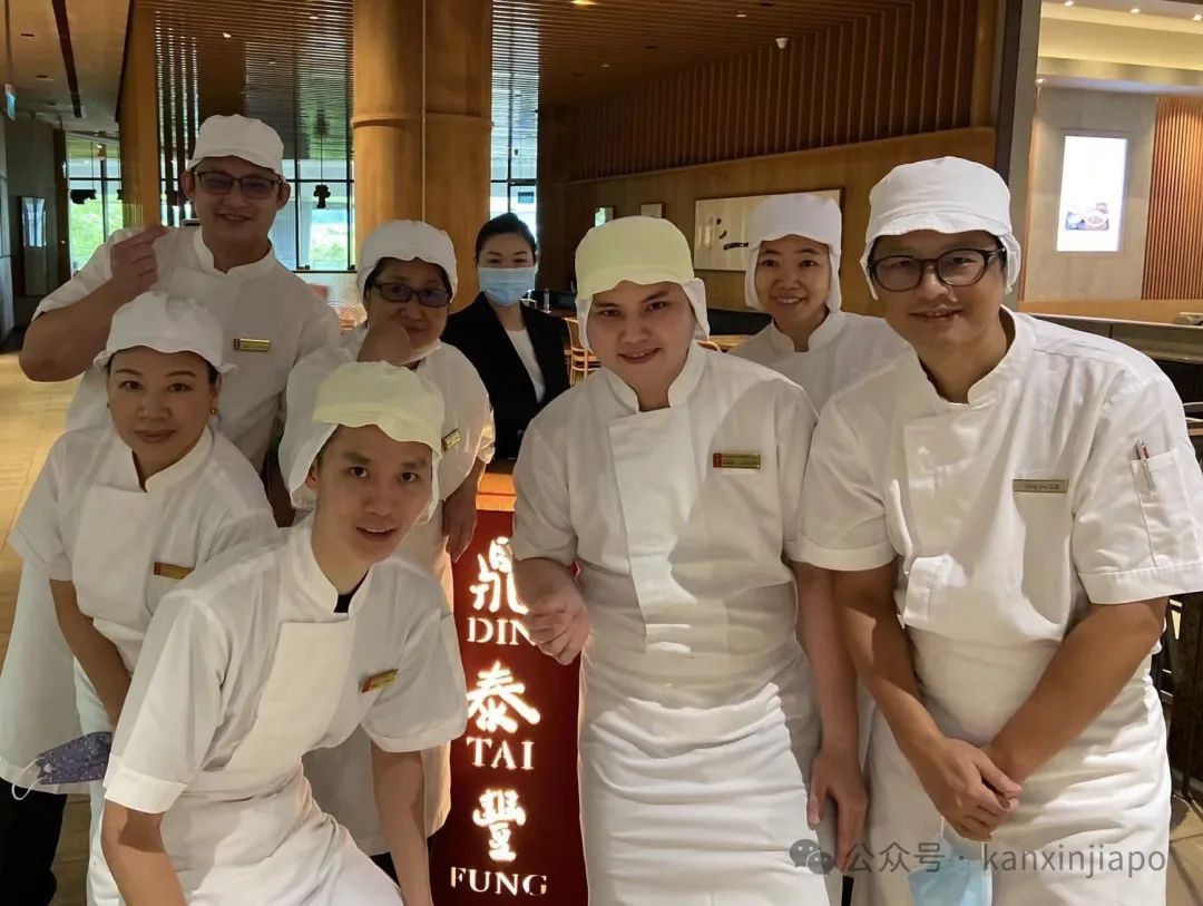 50岁放弃体制内“铁饭碗”，到新加坡改行做包子