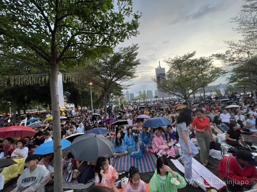 霉霉新加坡首场演唱会超燃！5万歌迷嗨翻全场，林俊杰也在现场