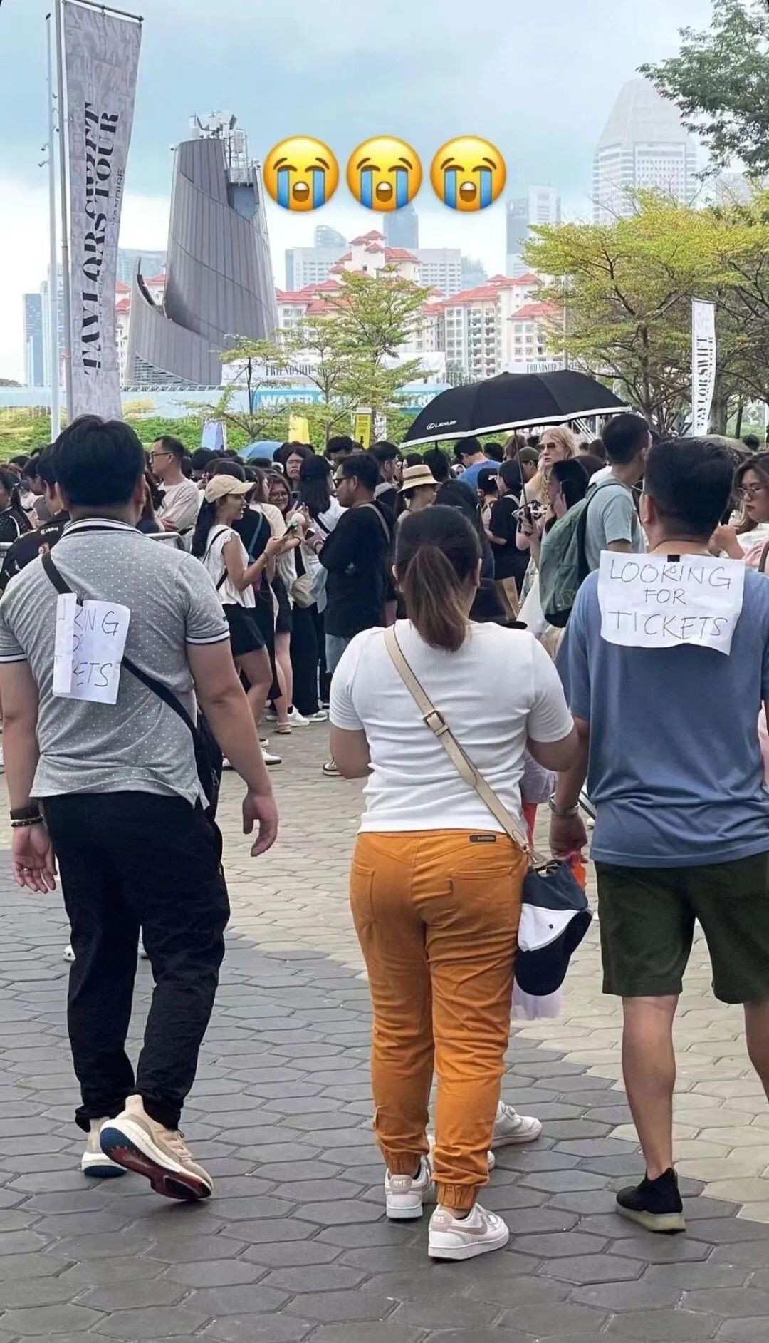 霉霉新加坡首场演唱会超燃！5万歌迷嗨翻全场，林俊杰也在现场