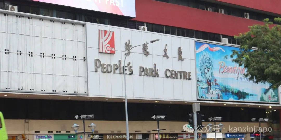 中国籍男子飞机上偷窃57万被捕拒不认罪!在牛车水分四次汇走赃款