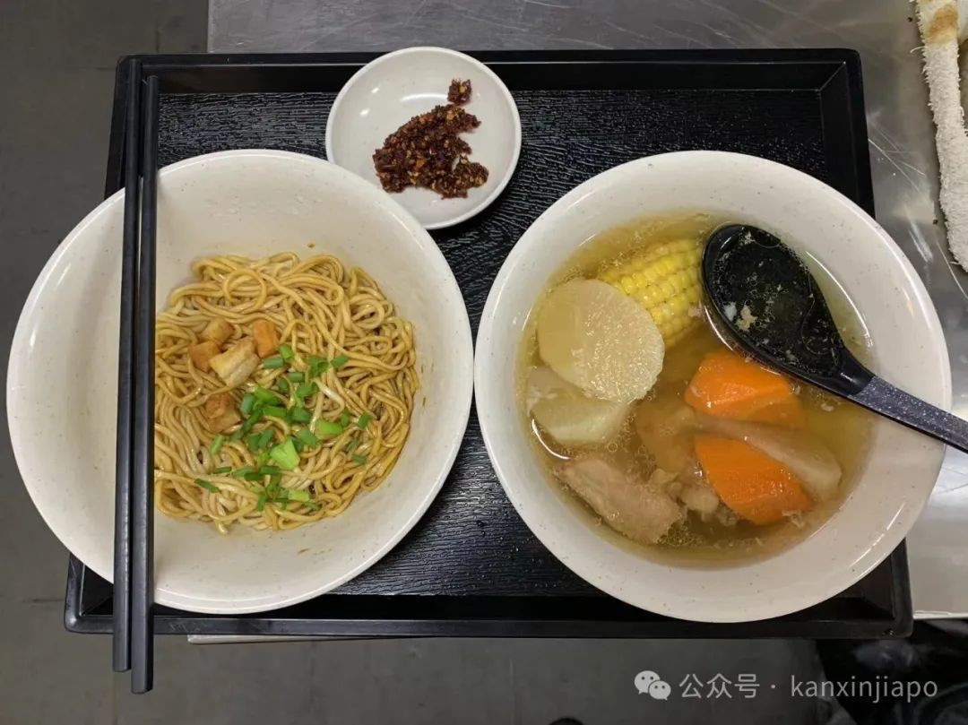 意外走红的葱油拌面，引来一大波在新加坡的杭州人前来打卡