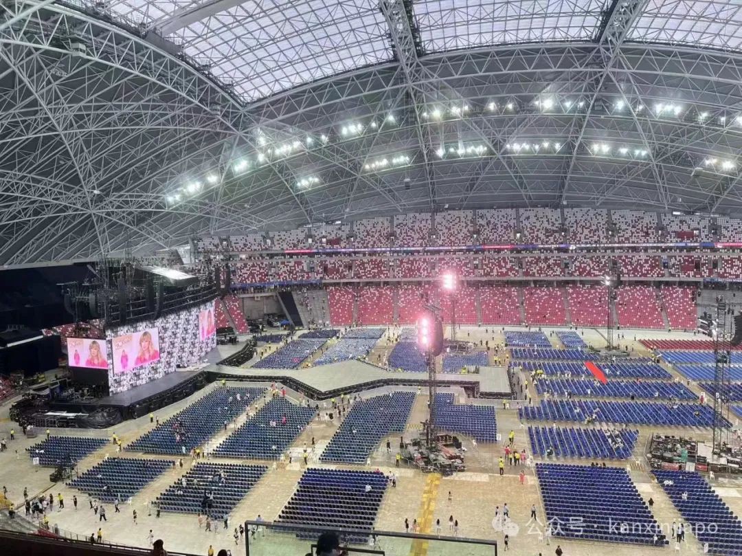 霉霉新加坡首场演唱会超燃！5万歌迷嗨翻全场，林俊杰也在现场
