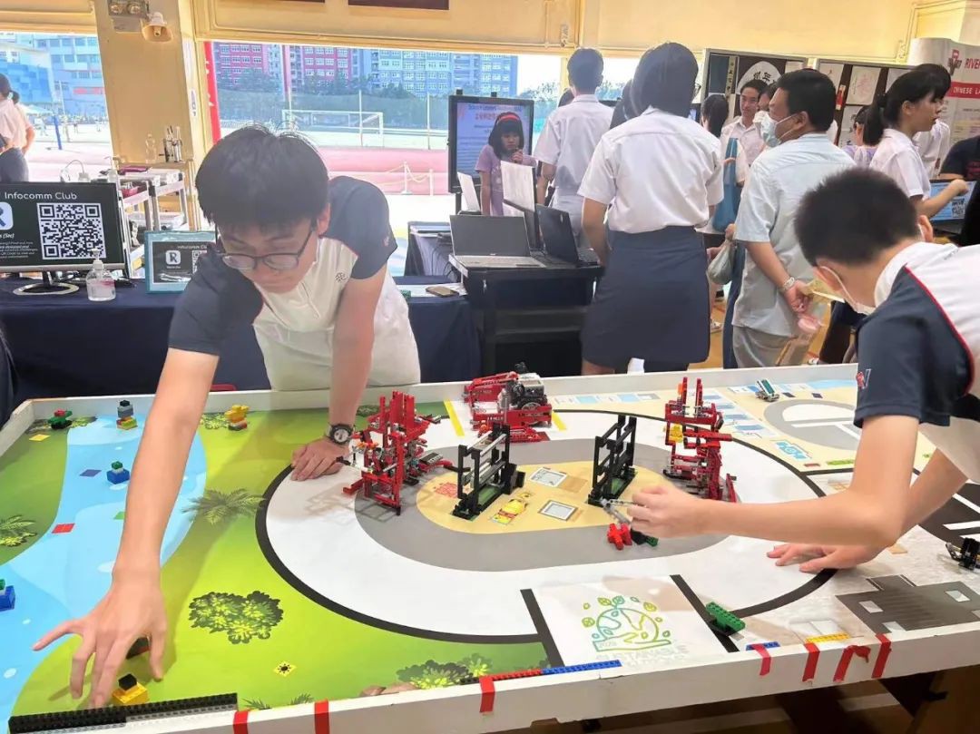 参观了新加坡四所中学的开放日,体会到了什么是让“每个孩子个性生长”