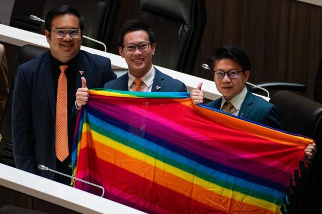 朝同性婚姻合法化迈近一步！泰国这条划时代的法律，终于通过了！