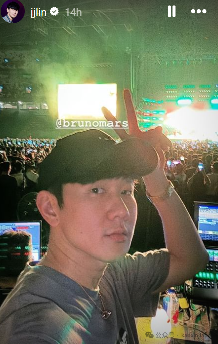 林俊杰潘玮柏亮相火星哥新加坡演唱会，超嗨现场跳起舞来