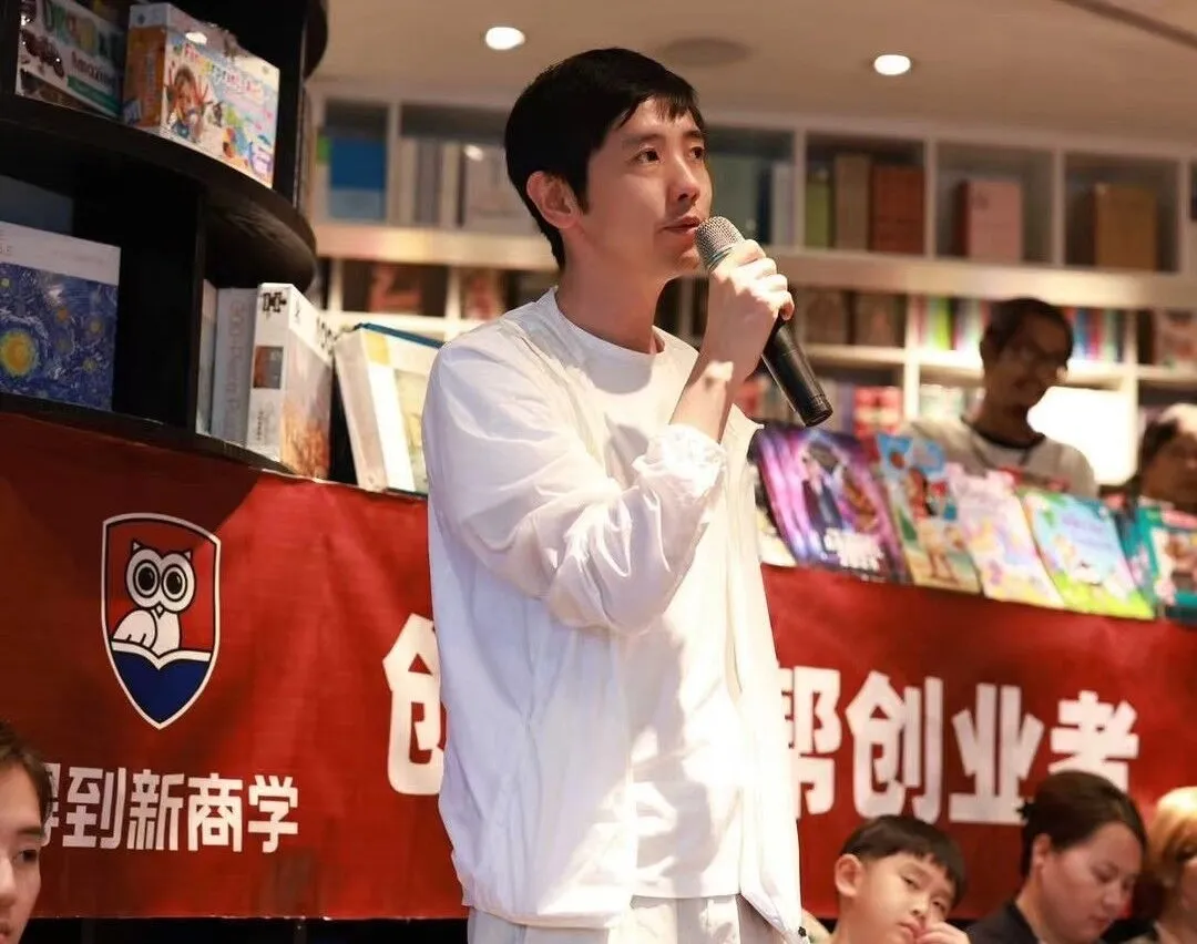 新加坡的朋友们，罗胖喊你一起来看文明啦！