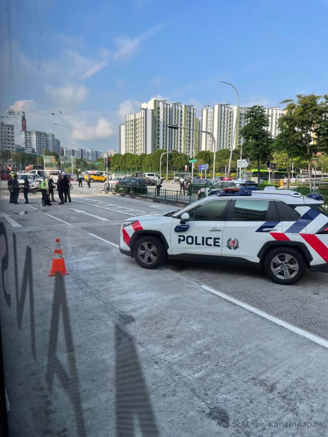 新加坡今晨发生2死6伤恐怖车祸,疑似因超速超车+闯红灯所致