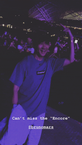 林俊杰潘玮柏亮相火星哥新加坡演唱会，超嗨现场跳起舞来