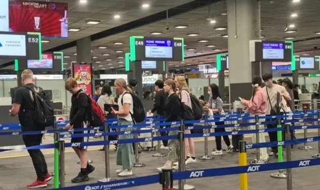 入境泰国给小费可以快速通关？移民局：假的！