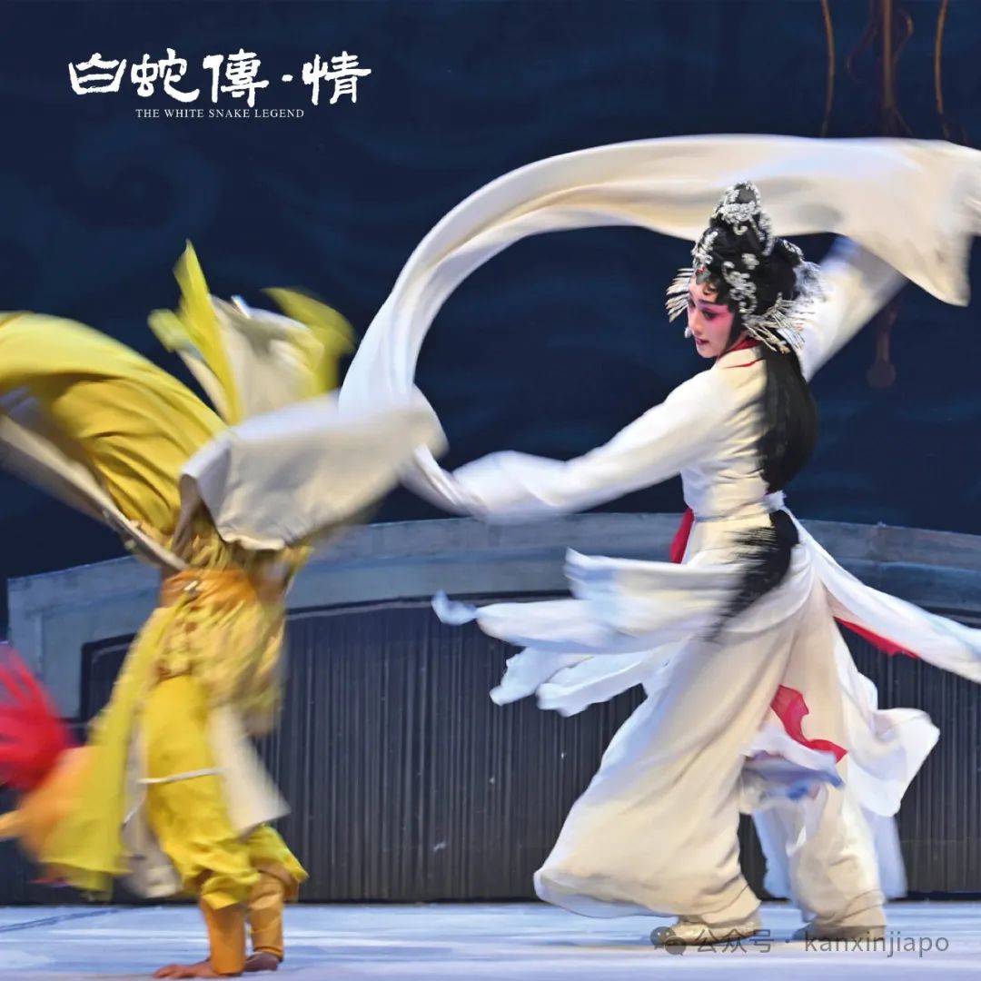 白蛇遇上红头巾,在新加坡能碰撞出什么样的火花?