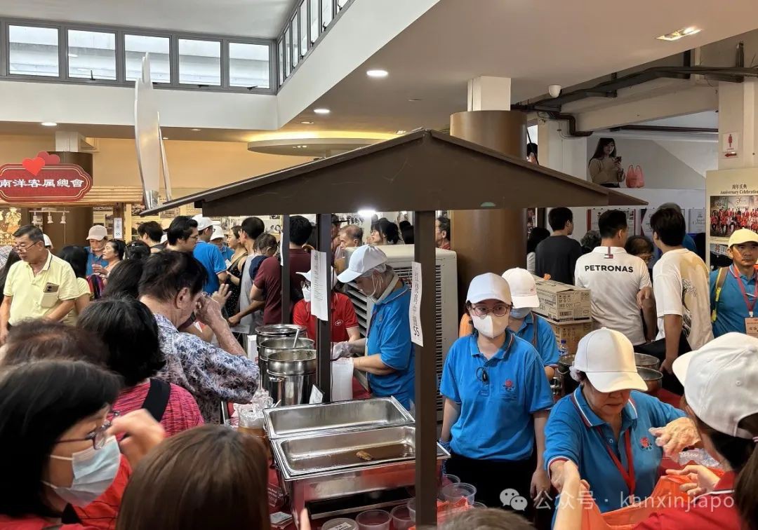 在新加坡客家文化美食节,好吃到都不想走了
