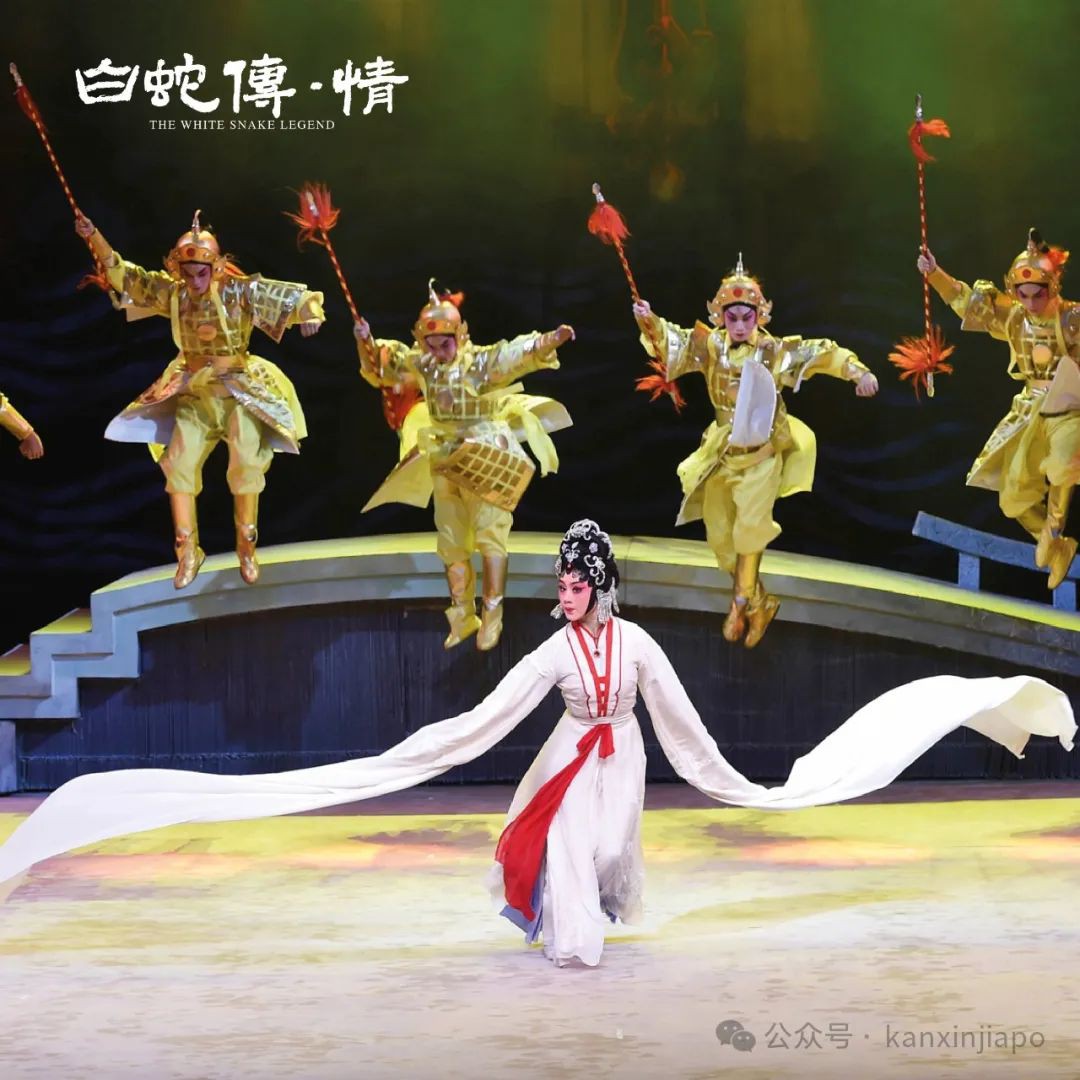 白蛇遇上红头巾,在新加坡能碰撞出什么样的火花?