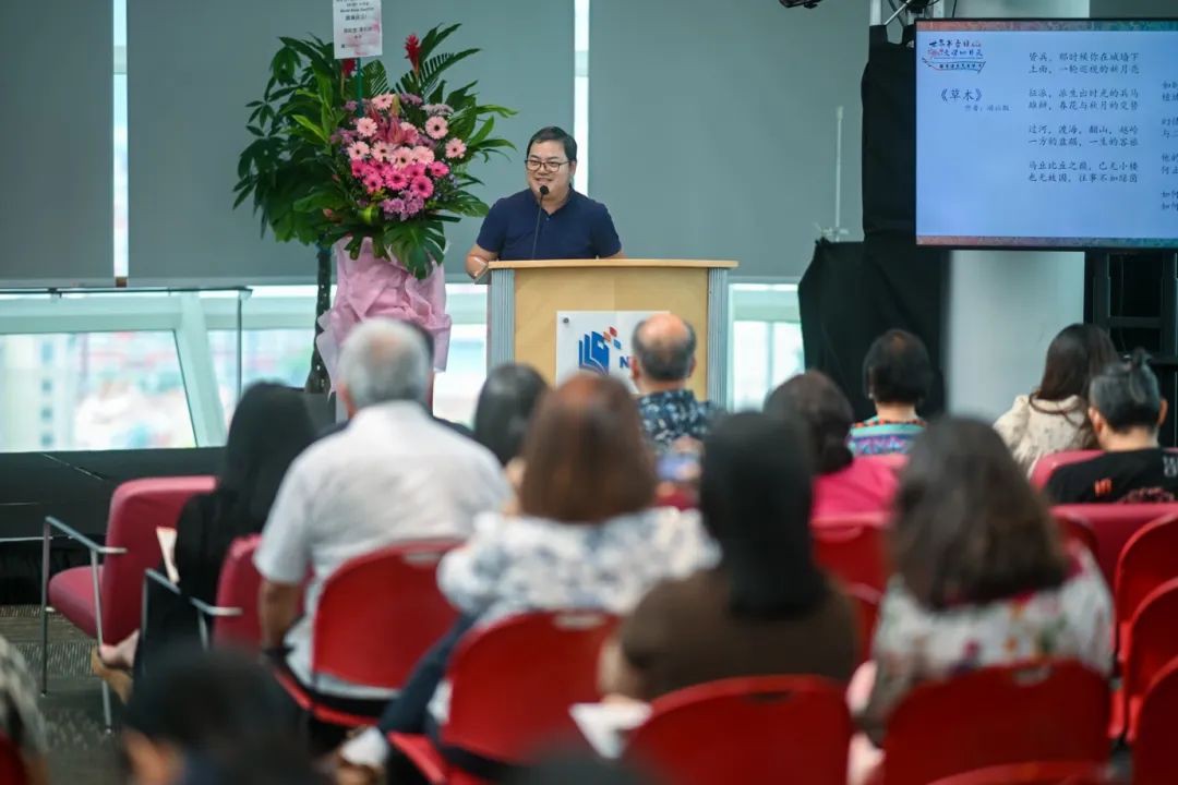 新加坡作家游以飘:“我的这本诗集是上下班路上用手机写的”