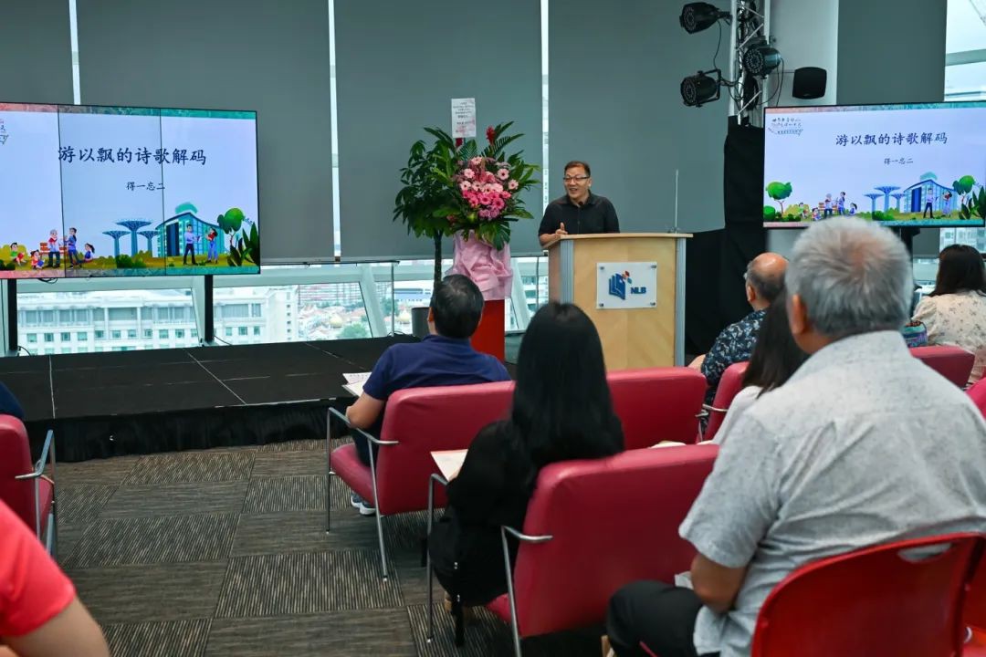 新加坡作家游以飘:“我的这本诗集是上下班路上用手机写的”