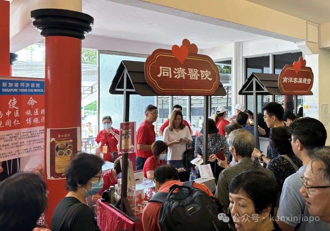 在新加坡客家文化美食节，好吃到都不想走了