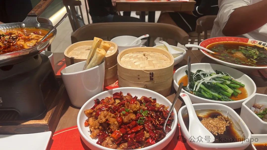 我找到了新加坡市面上最家常的四川菜——箜干饭