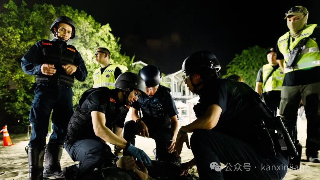 青年深夜砍人夺枪交火,警察2死1伤,7人被拘,1人为新加坡籍!