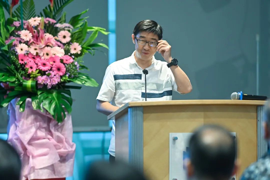 新加坡作家游以飘:“我的这本诗集是上下班路上用手机写的”