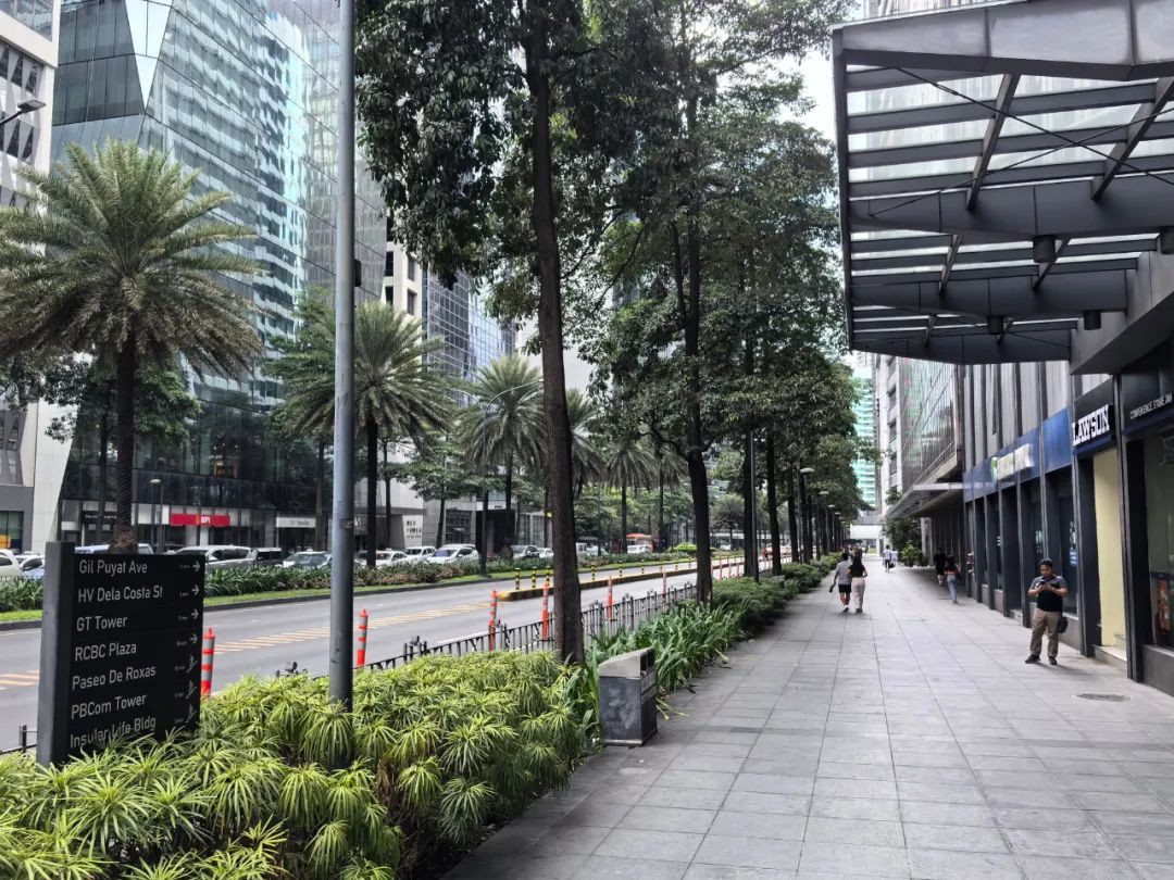 "走在菲律宾马尼拉的CBD，我以为来到了新加坡"