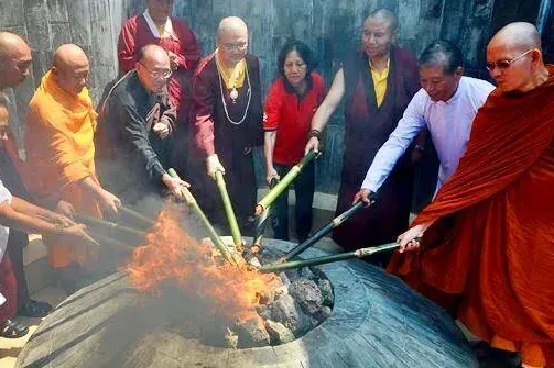 印尼的婆罗浮屠寺将被万盏天灯照亮