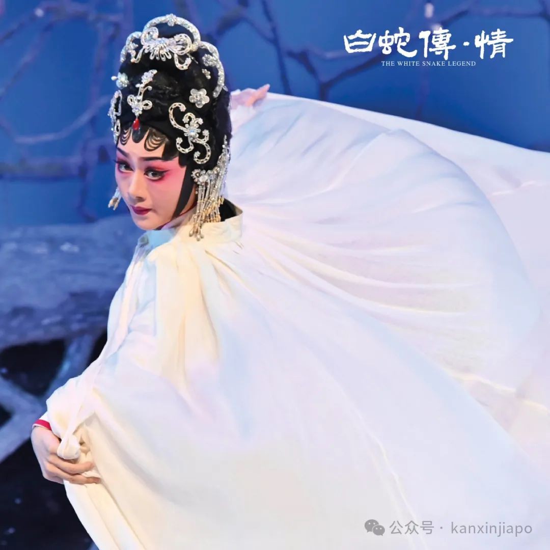 白蛇遇上红头巾,在新加坡能碰撞出什么样的火花?