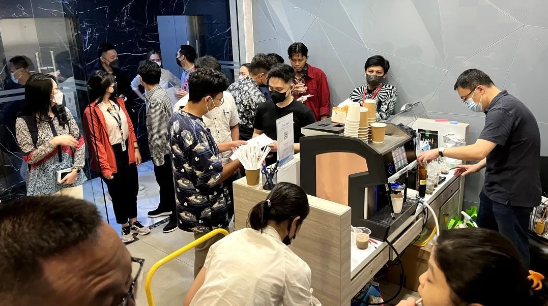 科技大厂、物流巨擘再到咖啡新秀，新加坡国大校友如何连续跨界？