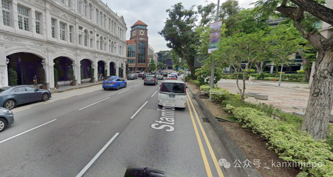 新加坡市区上演“动作片”，醉汉爬运钞车与车同行850米