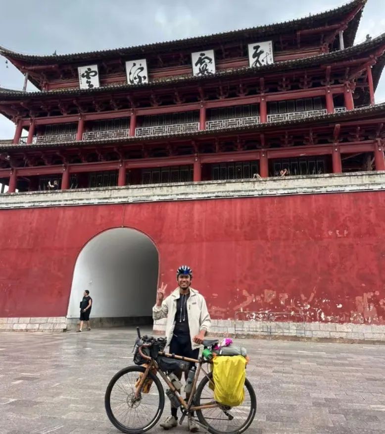 新加坡男子骑行137天,体验一场从新加坡到中国的冒险之旅