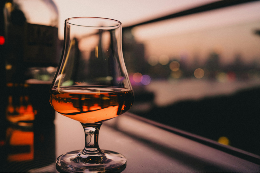 东南亚跨境新风口：茶酒出海，中式生意怎么做才能赢？