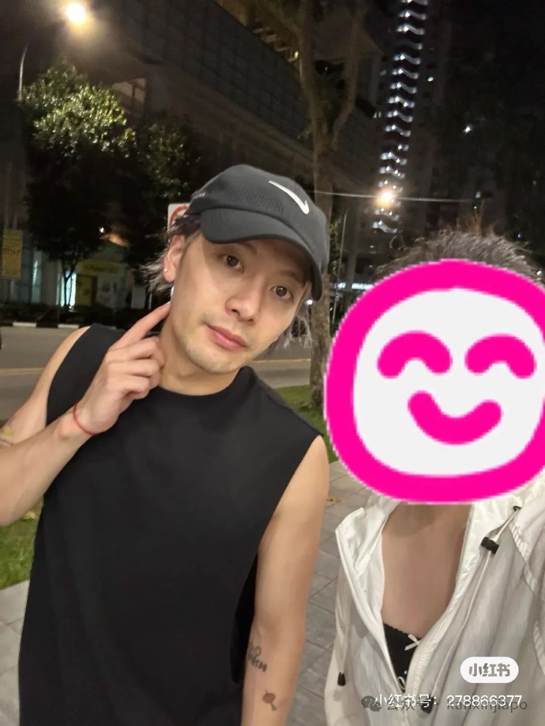 王嘉尔又又又来新加坡了!小贩中心、滨海湾…全岛偶遇!